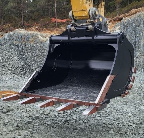 3.3m3 skuffe med Dig Jim slitedeler
